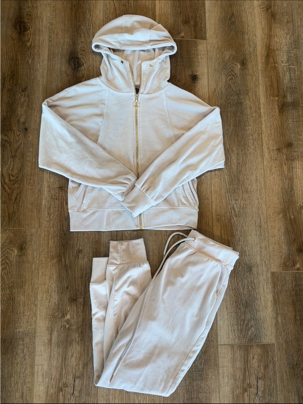 NWOT Womens Cream Velvet Lounge Set